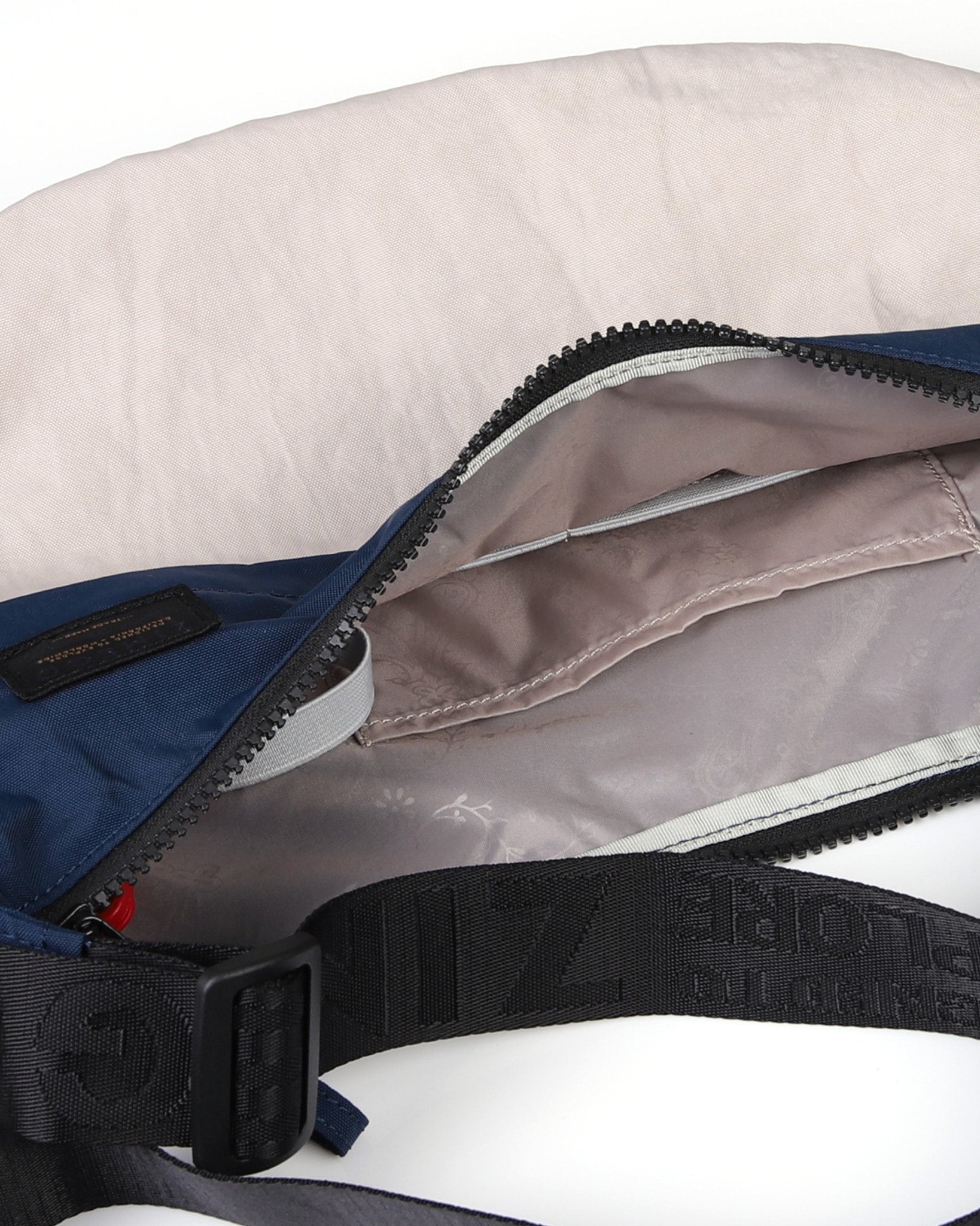EVERYWHERE CRESCENT II - Zimego Co.EVERYWHERE CRESCENT IICrescent Bag