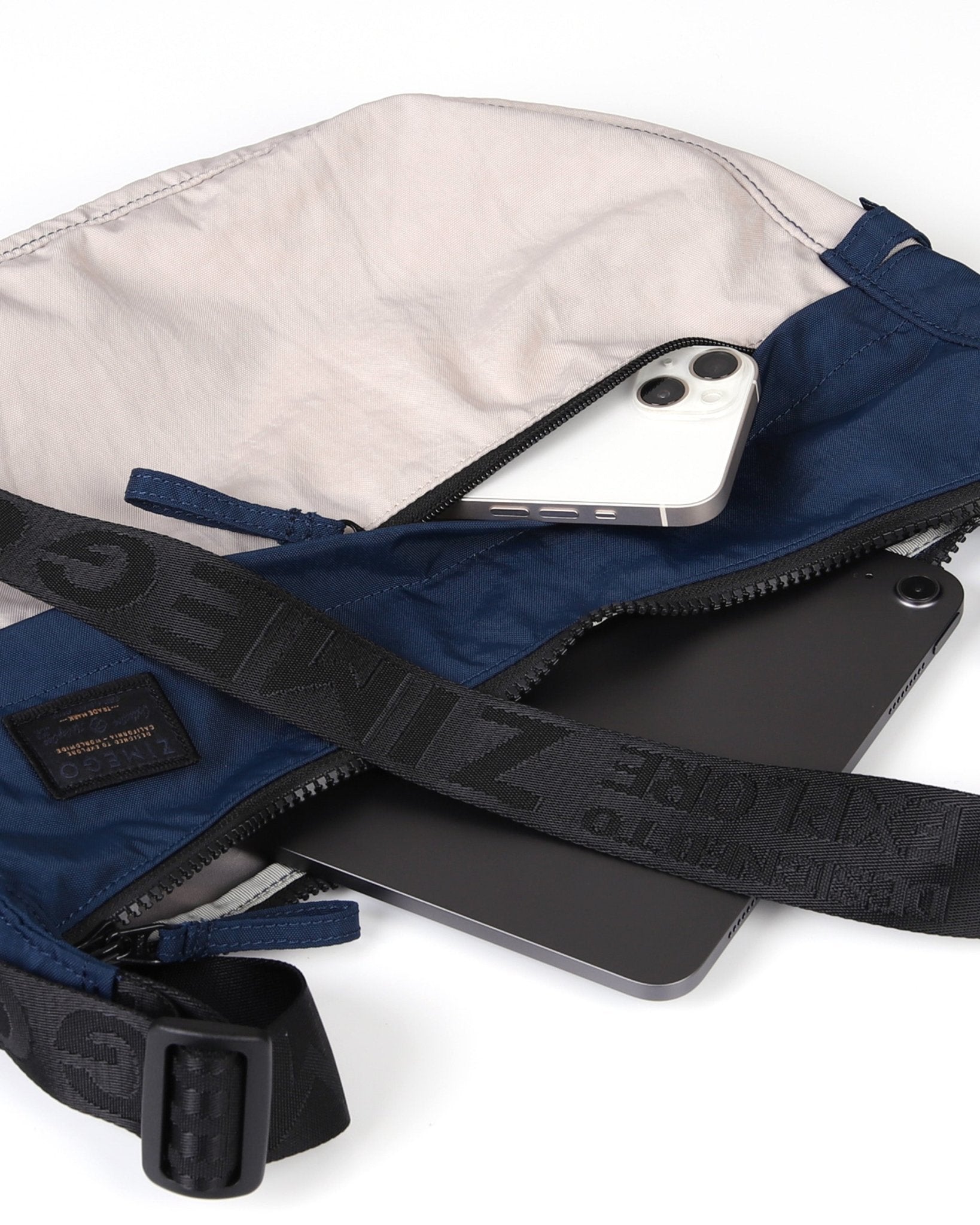 EVERYWHERE CRESCENT II - Zimego Co.EVERYWHERE CRESCENT IICrescent Bag