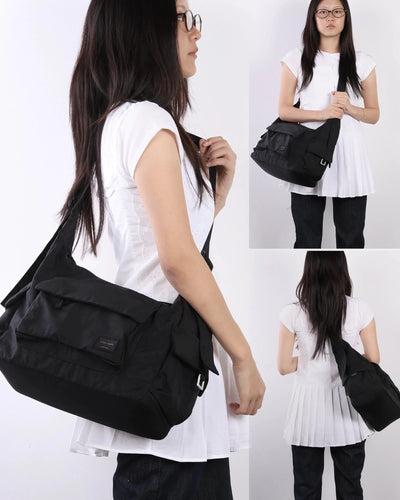 THE CARGO PACK MAX - Pre-Order(Black) - Zimego Co. Black THE CARGO PACK MAX Large - Model wearing the bag